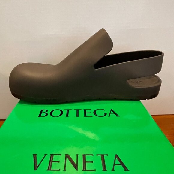 Bottega Veneta Men's Molded Matt Rubber Sandals shoes, 658767, Dark Brown - Picture 1 of 16